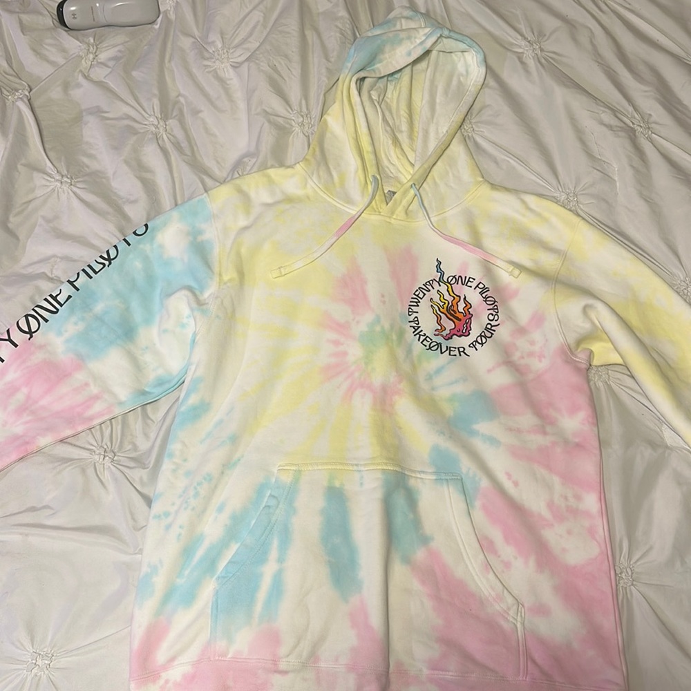 TOP Sweatshirt from the Takeover tour.